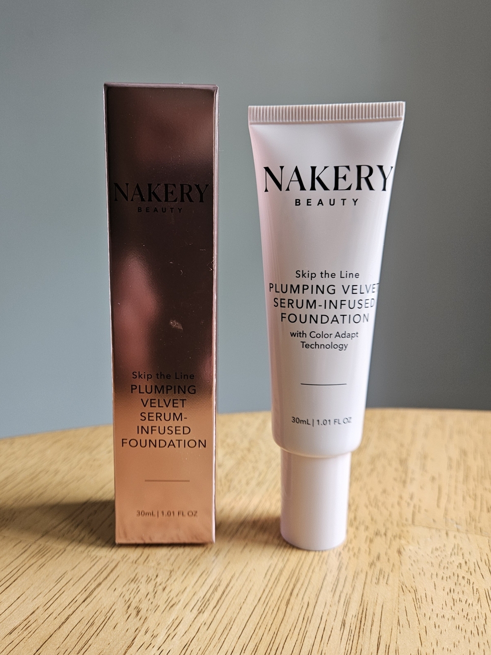 Plumping Velvet Serum-Infused Foundation - Light